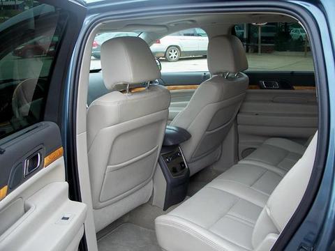 Lincoln MKT 2010 photo 2