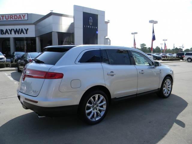 Lincoln MKT 2010 photo 0