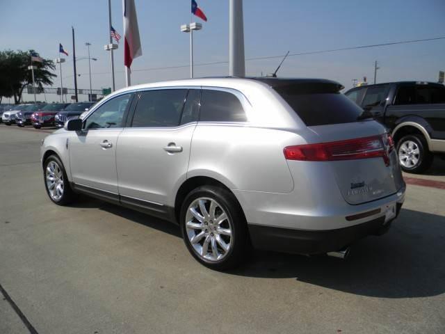 Lincoln MKT 2010 photo 3