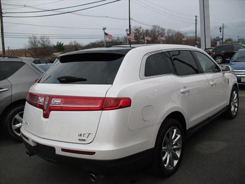 Lincoln MKT 2010 photo 1