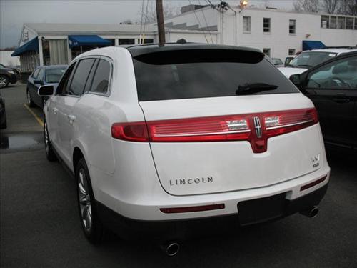 Lincoln MKT 2010 photo 3