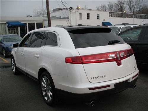 Lincoln MKT 2010 photo 4