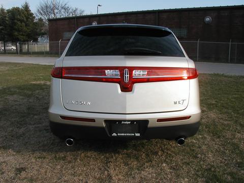 Lincoln MKT 2010 photo 4