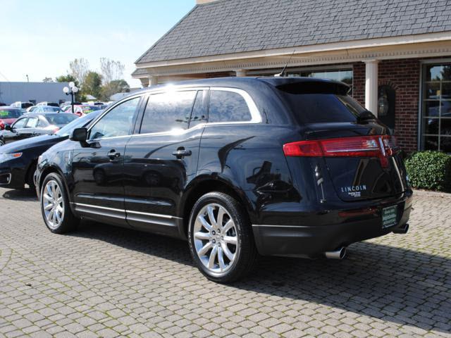Lincoln MKT 2010 photo 1
