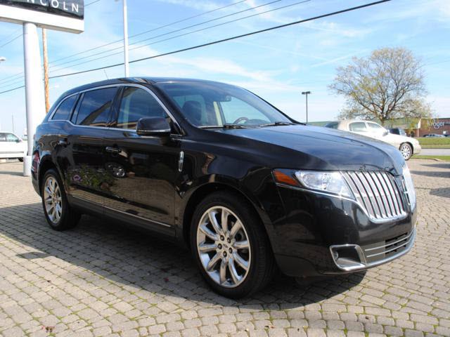 Lincoln MKT 2010 photo 2