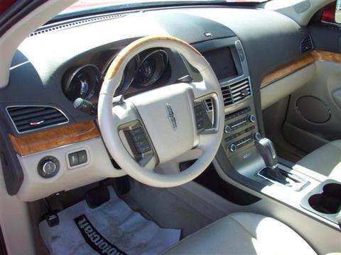Lincoln MKT 2010 photo 2