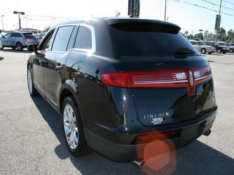 Lincoln MKT 2010 photo 2
