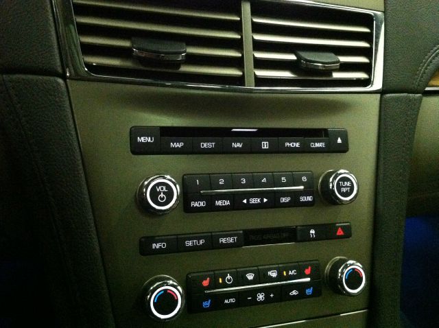 Lincoln MKT 2010 photo 11