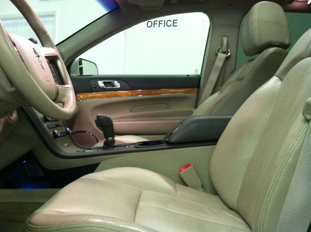 Lincoln MKT 2010 photo 23