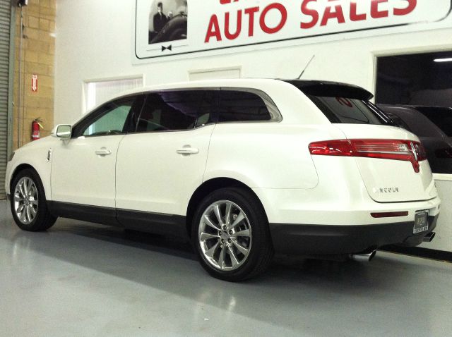 Lincoln MKT 2010 photo 4