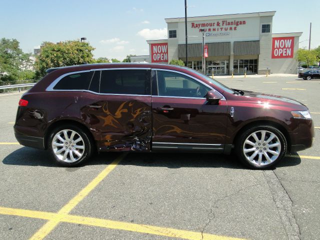 Lincoln MKT 2011 photo 0