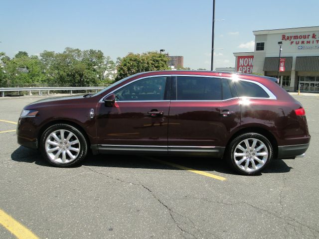 Lincoln MKT 2011 photo 3