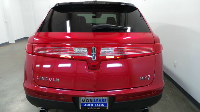 Lincoln MKT 2011 photo 1