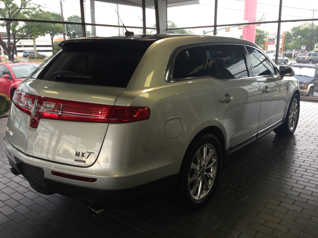 Lincoln MKT 2011 photo 0