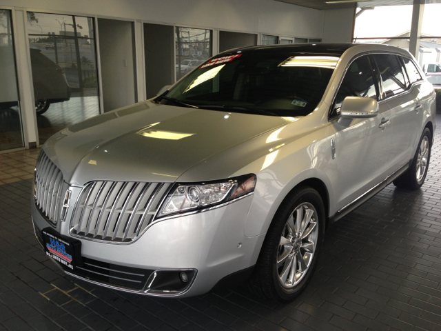 Lincoln MKT 2011 photo 1