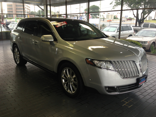 Lincoln MKT 2011 photo 2