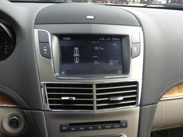 Lincoln MKT 2012 photo 10
