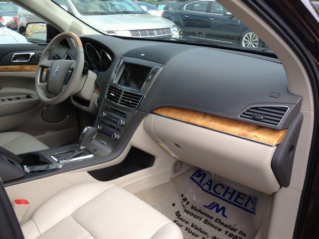 Lincoln MKT 2012 photo 4