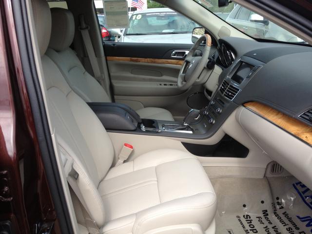 Lincoln MKT 2012 photo 6