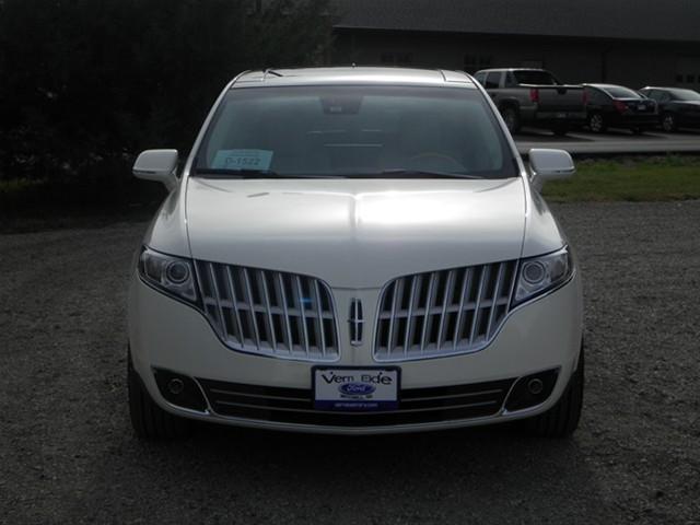 Lincoln MKT 2012 photo 1