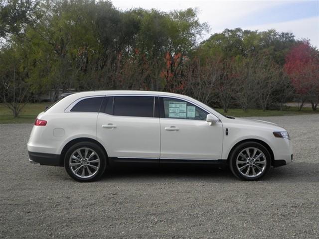 Lincoln MKT 2012 photo 2