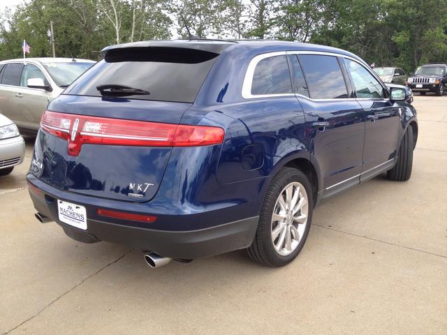 Lincoln MKT 2012 photo 25