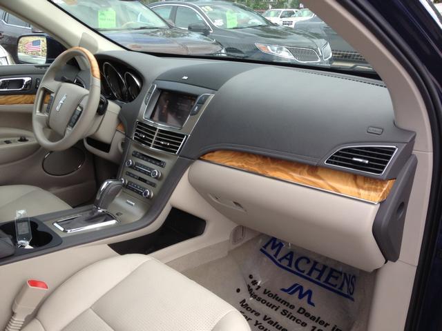 Lincoln MKT 2012 photo 6