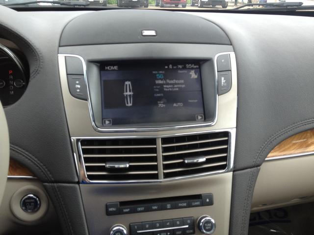 Lincoln MKT 2012 photo 7