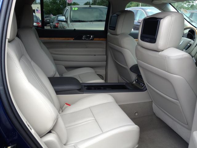 Lincoln MKT 2012 photo 9