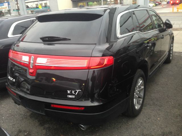 Lincoln MKT 2014 photo 3