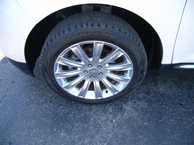 Lincoln MKX 2011 photo 2