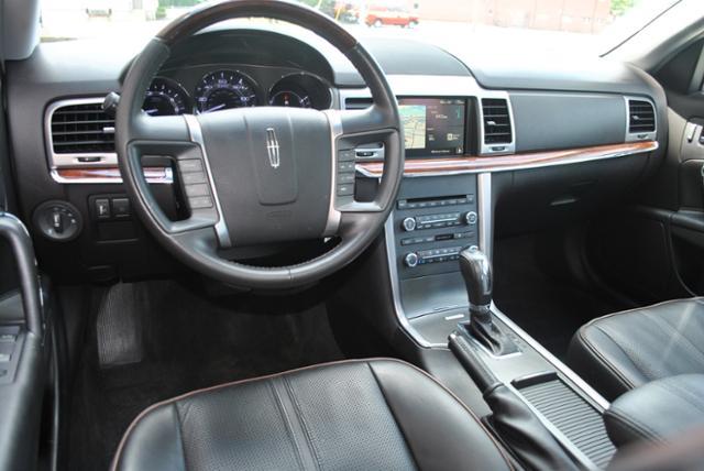 Lincoln MKZ 2010 photo 18