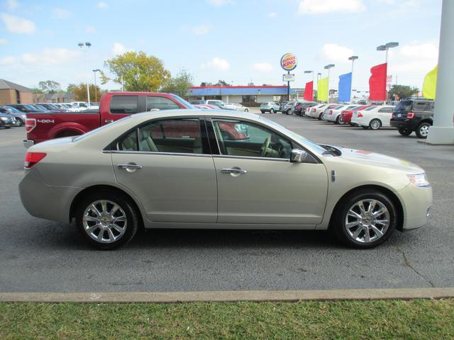 Lincoln MKZ 2010 photo 1