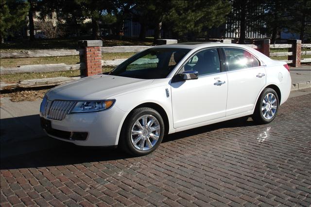 Lincoln MKZ 2010 photo 2