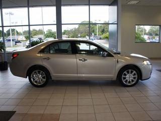 Lincoln MKZ 2010 photo 2