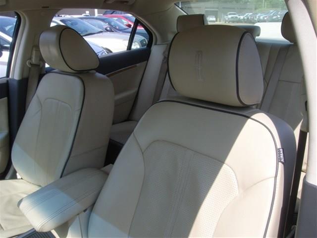 Lincoln MKZ 2011 photo 10