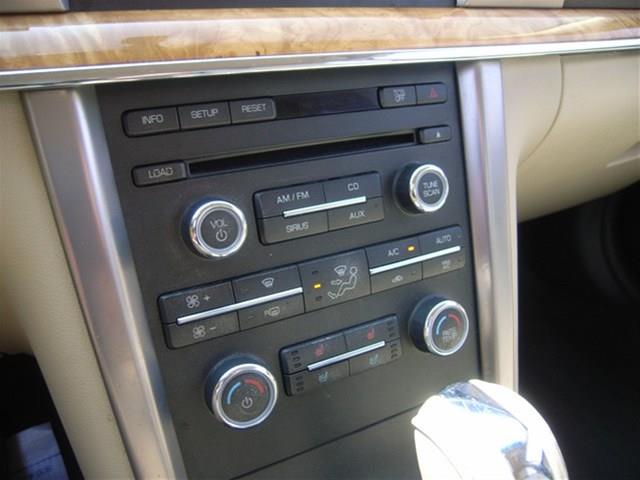 Lincoln MKZ 2011 photo 23