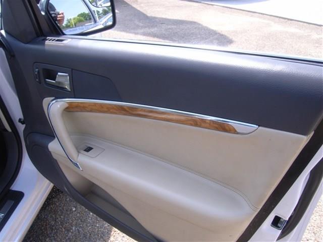 Lincoln MKZ 2011 photo 27