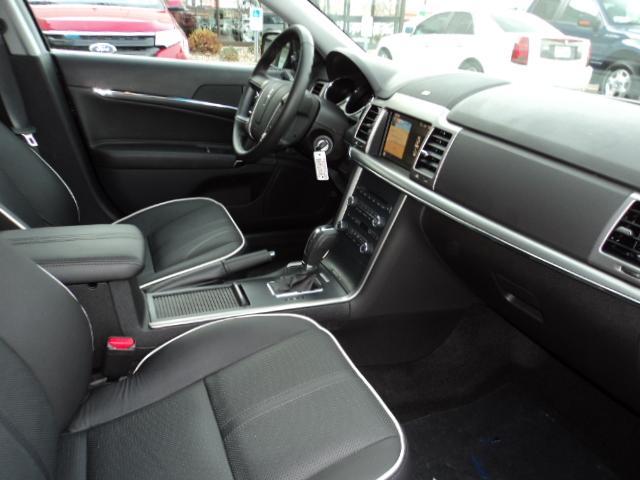 Lincoln MKZ 2012 photo 2