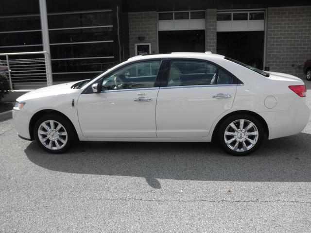 Lincoln MKZ 2012 photo 1