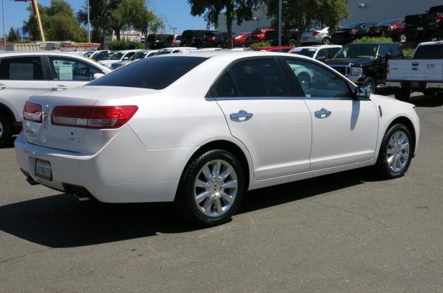 Lincoln MKZ 2012 photo 3