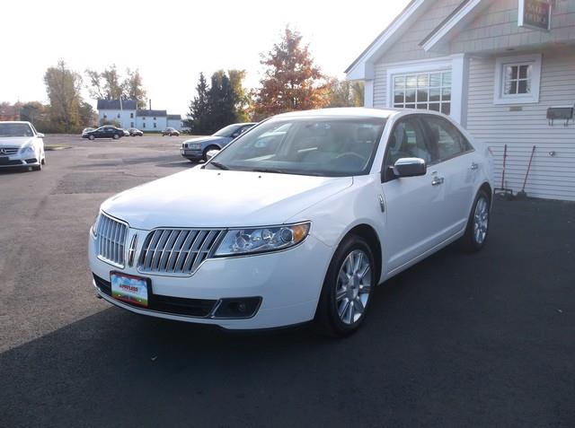 Lincoln MKZ 2012 photo 2