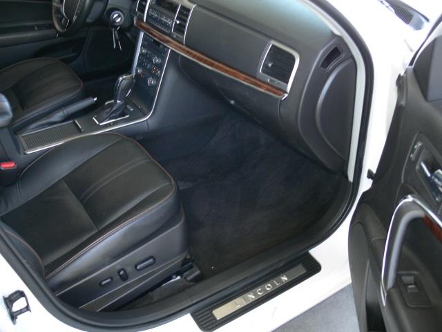 Lincoln MKZ 2012 photo 24