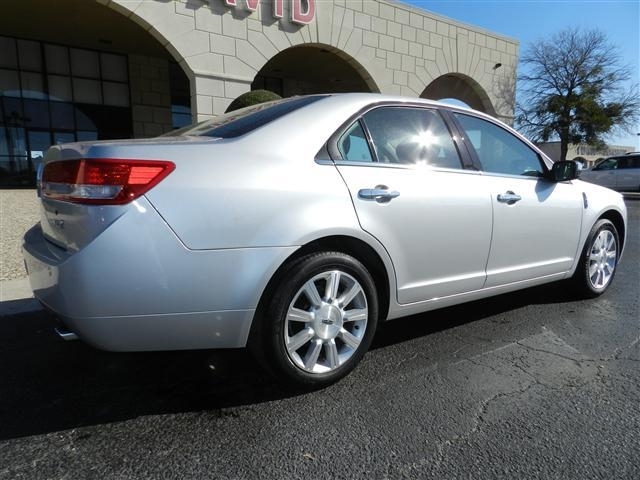 Lincoln MKZ 2012 photo 2