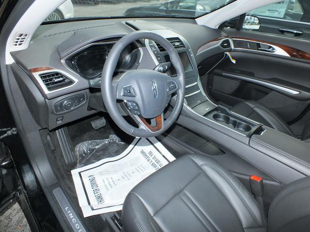 Lincoln MKZ 4WD Reg Cab Chassis WT Sedan