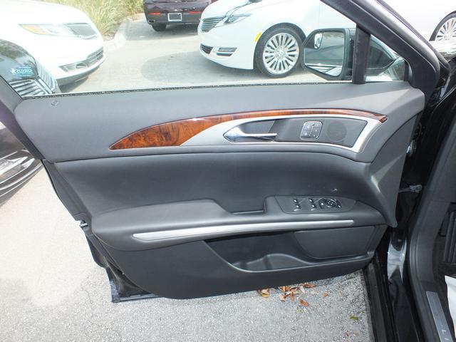 Lincoln MKZ 2013 photo 2