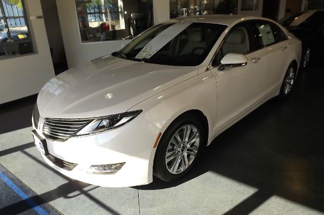 Lincoln MKZ 2014 photo 3