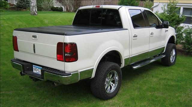 Lincoln Mark LT 2006 photo 2