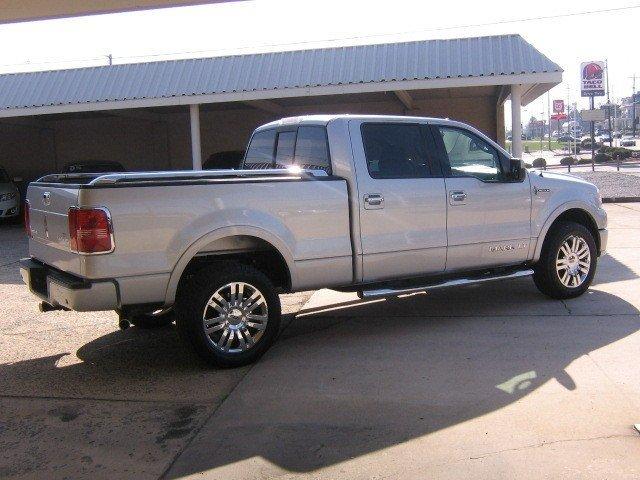 Lincoln Mark LT 2008 photo 2
