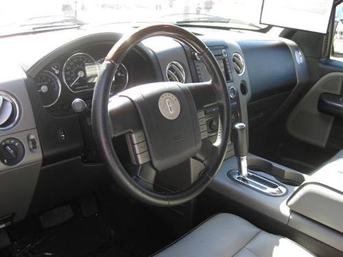 Lincoln Mark LT 2008 photo 2